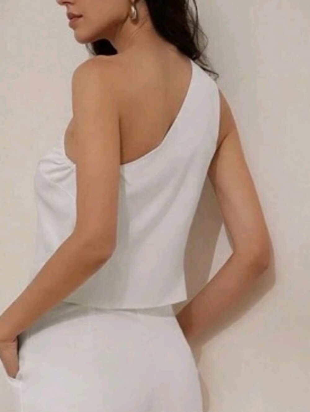 Asymmetrical White Button Vest - Picture 3 of 4